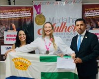 Presidente da Câmara Municipal de Condado Vanda Vieira recebe Medalha Mulher Destaque Brasil